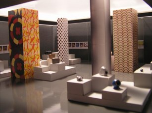 projekt wystawy "Ĺ?wiatĹ?o, dĹşwiÄ?k, obraz... polskie wzornictwo przemysĹ?owe XX wieku"<br>                pracownia projektowania wystaw<br>